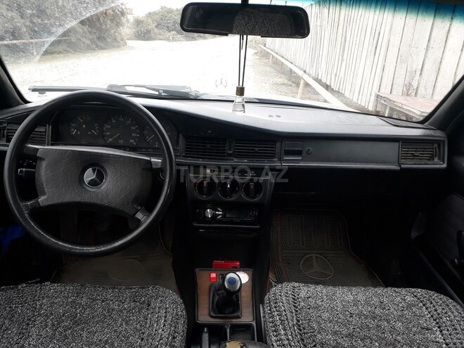 Mercedes 190 1990, 999,999 km - 2.0 л - Salyan