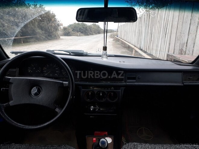 Mercedes 190 1990, 999,999 km - 2.0 л - Salyan
