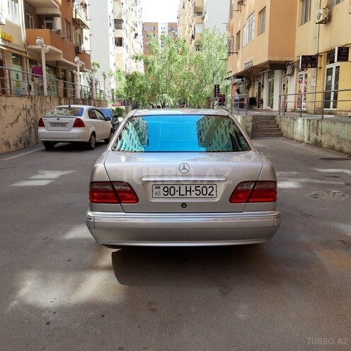 Mercedes E 220 1999, 415,342 km - 2.2 l - Bakı