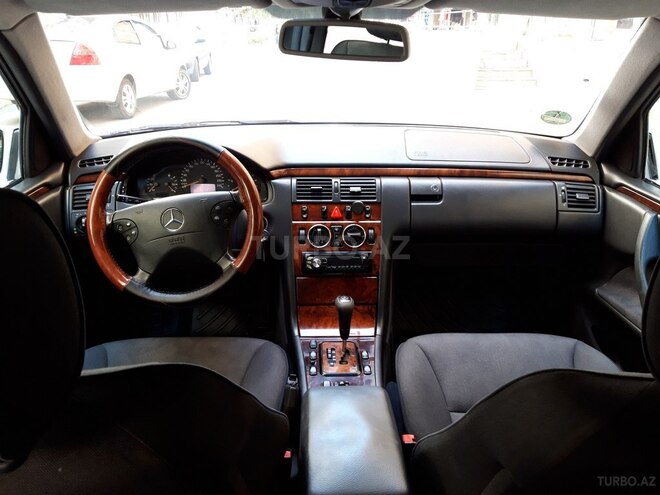 Mercedes E 220 1999, 415,342 km - 2.2 l - Bakı