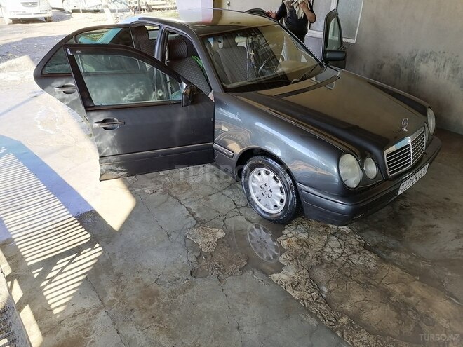 Mercedes E 200 1996, 256,000 km - 0.2 l - Mingəçevir