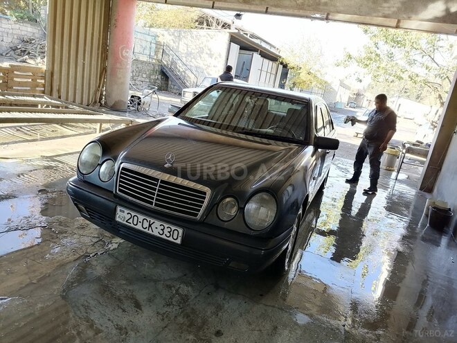 Mercedes E 200 1996, 256,000 km - 0.2 l - Mingəçevir