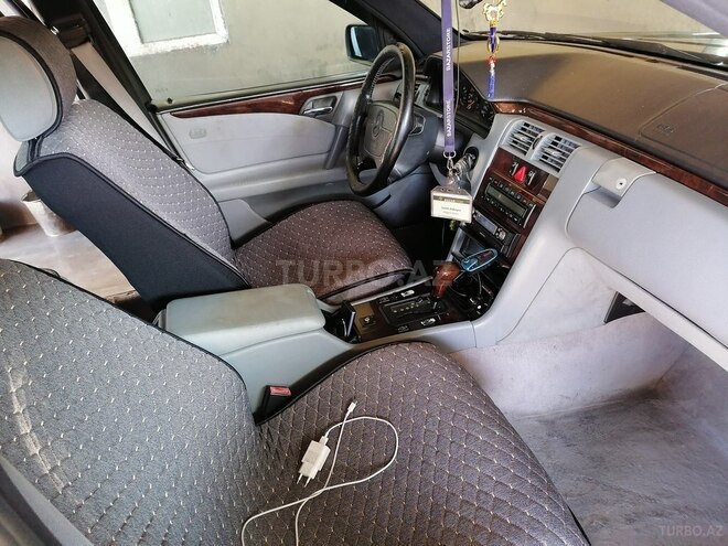 Mercedes E 200 1996, 256,000 km - 0.2 l - Mingəçevir