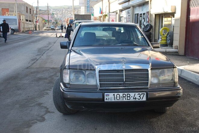 Mercedes E 250 1990, 358,000 km - 2.5 л - Bakı