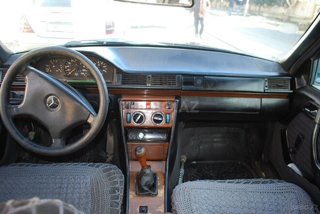 Mercedes E 250 1990, 358,000 km - 2.5 л - Bakı