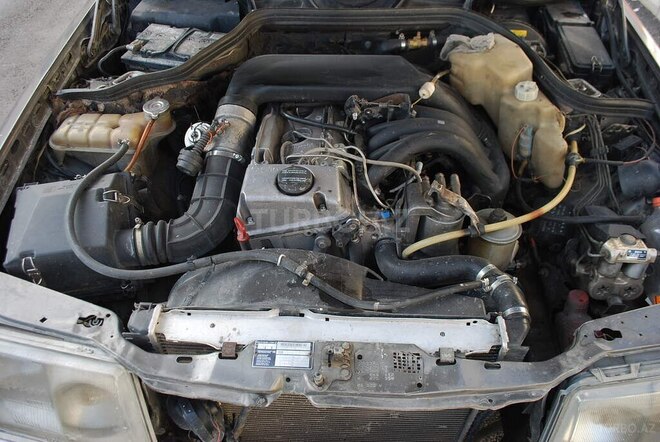 Mercedes E 250 1990, 358,000 km - 2.5 л - Bakı