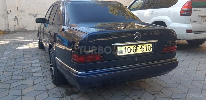 Mercedes E 280 1995, 317,000 km - 2.8 l - Yevlax
