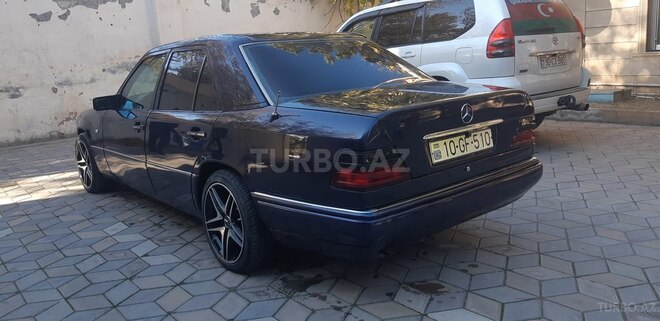 Mercedes E 280 1995, 317,000 km - 2.8 l - Yevlax