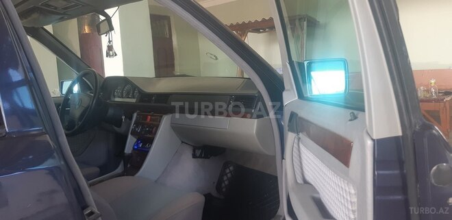 Mercedes E 280 1995, 317,000 km - 2.8 l - Yevlax