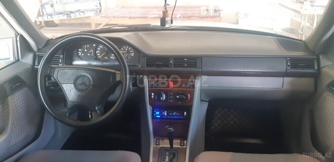 Mercedes E 280 1995, 317,000 km - 2.8 l - Yevlax