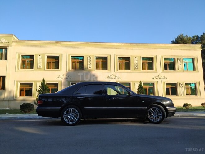 Mercedes E 240 1998, 341,000 km - 2.4 l - Salyan