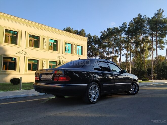 Mercedes E 240 1998, 341,000 km - 2.4 l - Salyan