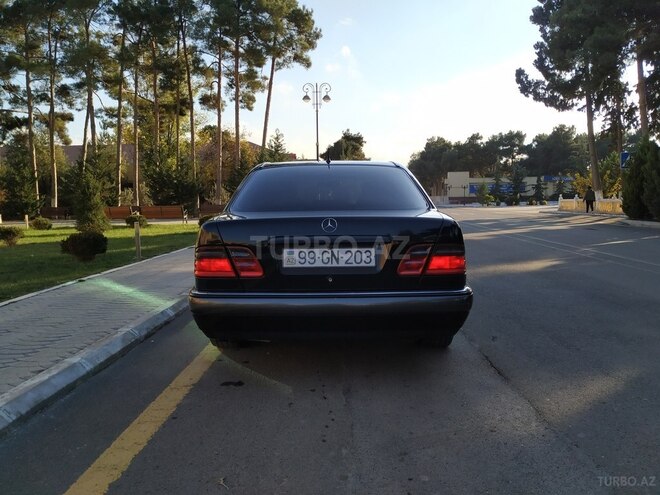 Mercedes E 240 1998, 341,000 km - 2.4 l - Salyan
