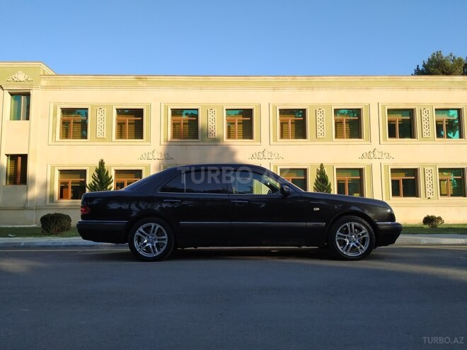 Mercedes E 240 1998, 341,000 km - 2.4 l - Salyan