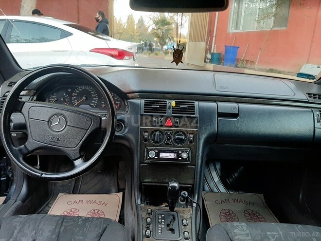 Mercedes E 240 1997, 394,363 km - 2.4 l - Gəncə