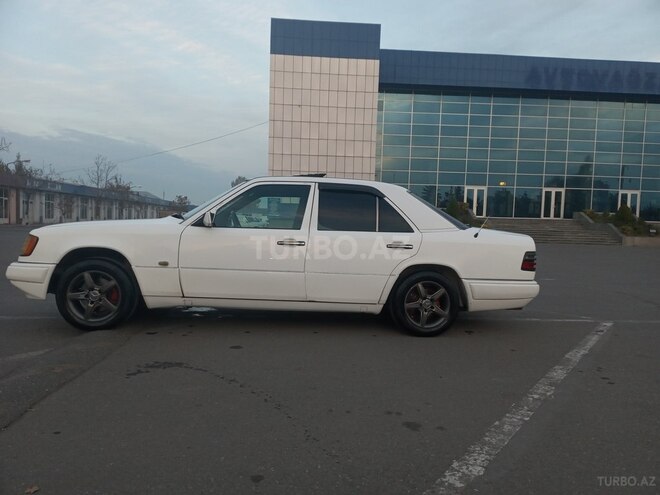 Mercedes E 250 1994, 700,000 km - 2.5 л - Bərdə