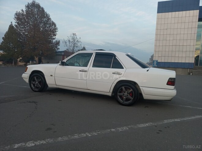 Mercedes E 250 1994, 700,000 km - 2.5 л - Bərdə