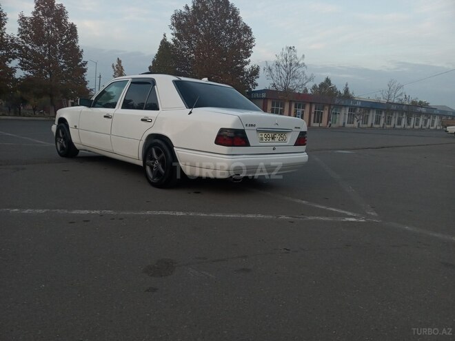 Mercedes E 250 1994, 700,000 km - 2.5 л - Bərdə