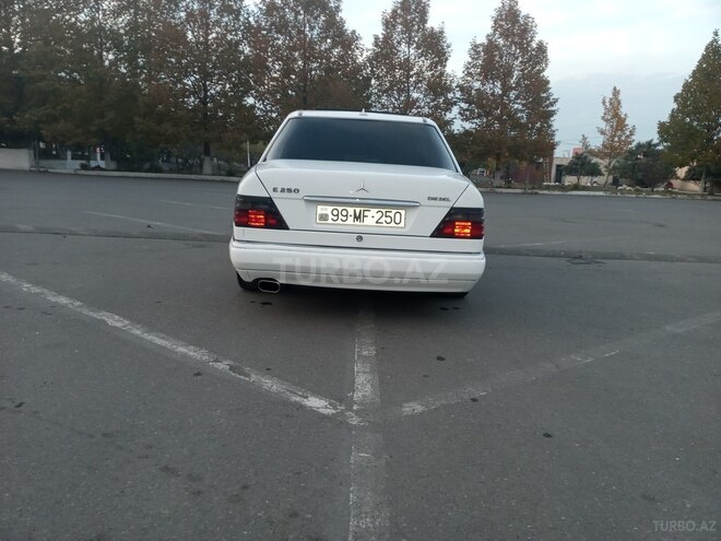 Mercedes E 250 1994, 700,000 km - 2.5 л - Bərdə