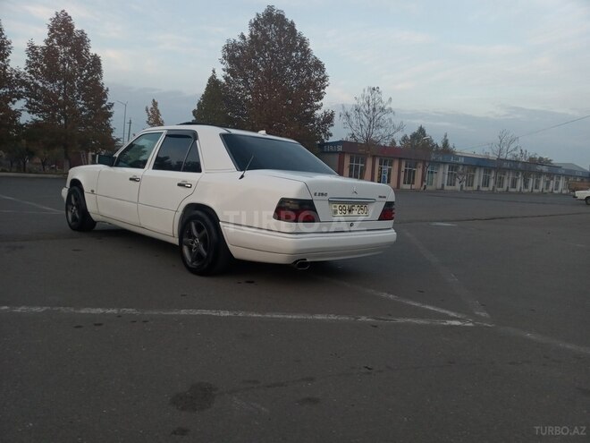 Mercedes E 250 1994, 700,000 km - 2.5 л - Bərdə