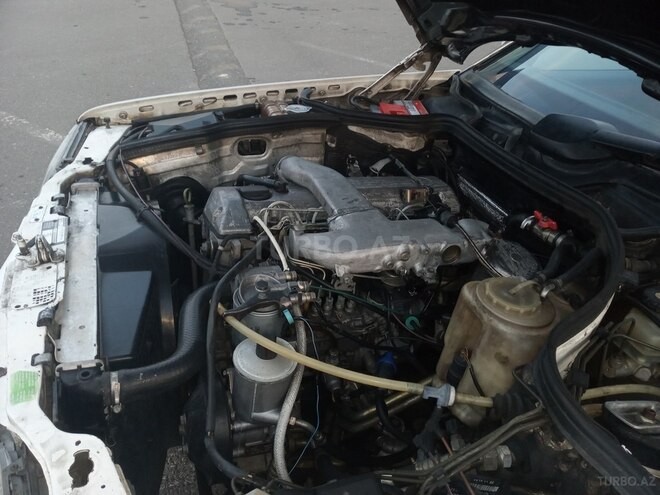 Mercedes E 250 1994, 700,000 km - 2.5 л - Bərdə