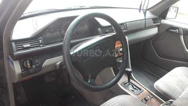 Mercedes E 220 1995, 235,000 km - 2.2 l - Bakı