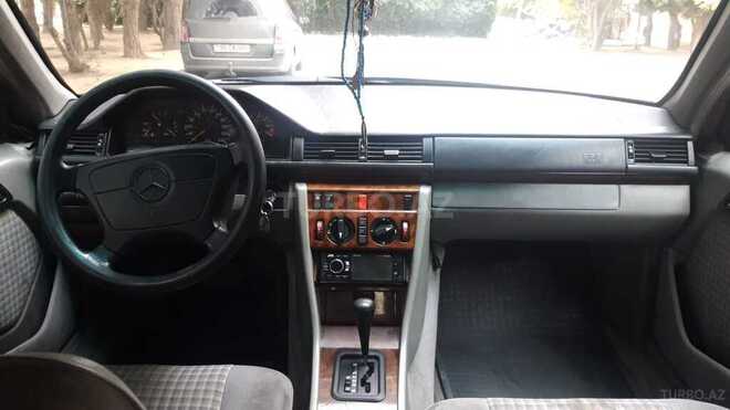 Mercedes E 220 1995, 235,000 km - 2.2 l - Bakı