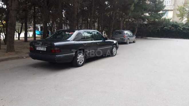 Mercedes E 220 1995, 235,000 km - 2.2 l - Bakı