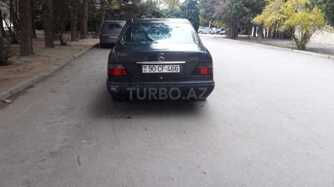Mercedes E 220 1995, 235,000 km - 2.2 l - Bakı