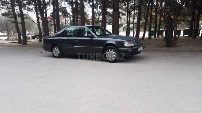 Mercedes E 220 1995, 235,000 km - 2.2 l - Bakı