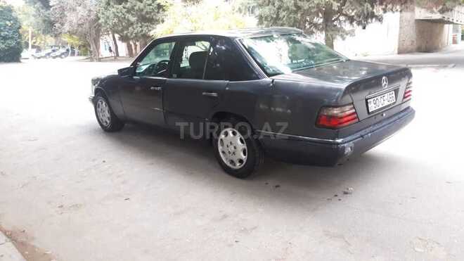 Mercedes E 220 1995, 235,000 km - 2.2 l - Bakı