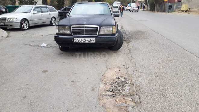 Mercedes E 220 1995, 235,000 km - 2.2 l - Bakı