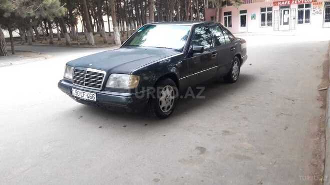 Mercedes E 220 1995, 235,000 km - 2.2 l - Bakı