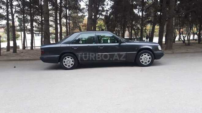 Mercedes E 220 1995, 235,000 km - 2.2 l - Bakı