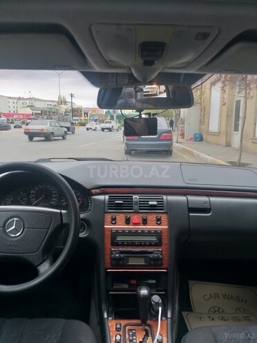 Mercedes E 240 1998, 271,000 km - 2.4 l - Sumqayıt