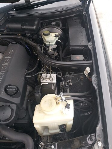 Mercedes E 240 1998, 271,000 km - 2.4 l - Sumqayıt
