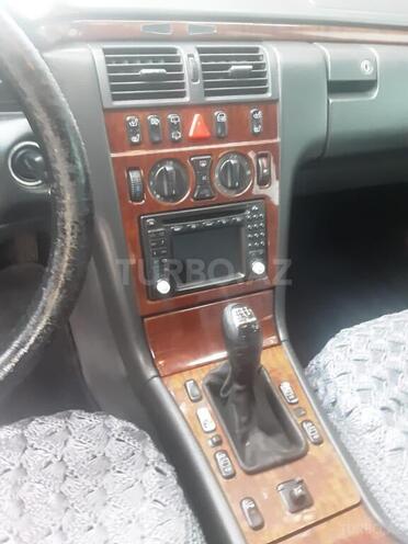 Mercedes E 240 2000, 215,000 km - 2.4 л - Bakı