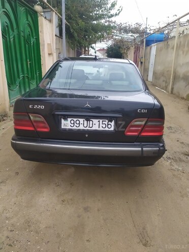 Mercedes E 220 2000, 350,000 km - 2.2 л - Bakı