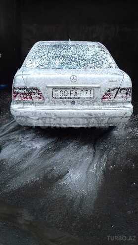 Mercedes E 280 1998, 2,957,679 km - 2.8 l - Qax