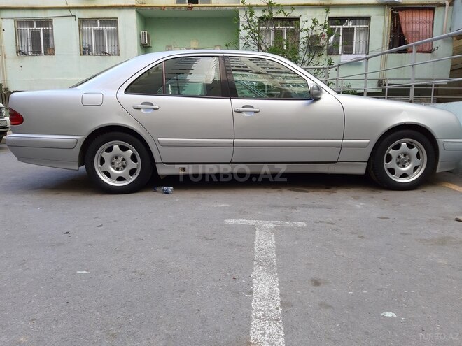Mercedes E 220 2000, 375,000 km - 2.2 l - Bakı