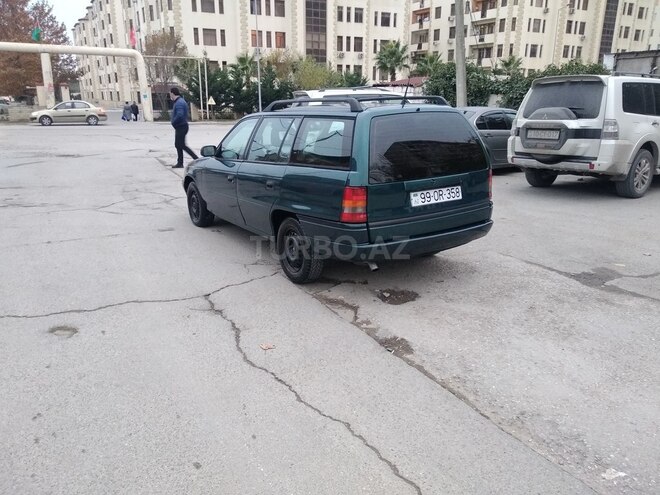 Opel Astra 1997, 318,000 km - 1.6 l - Bakı