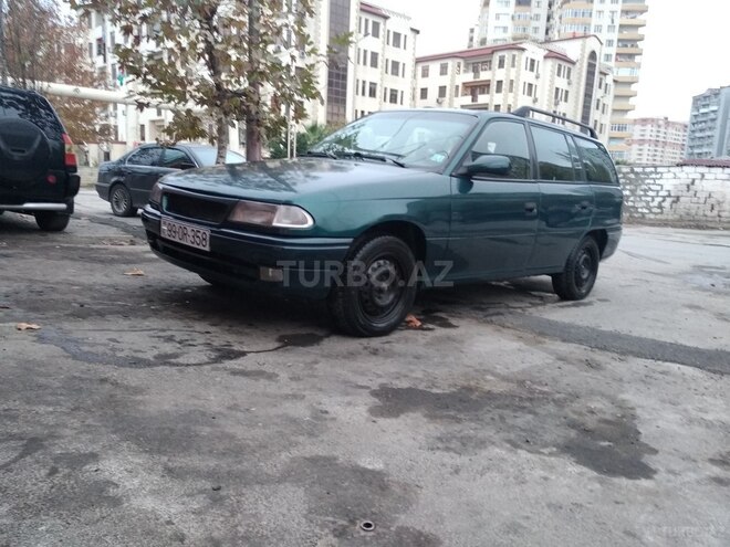 Opel Astra 1997, 318,000 km - 1.6 l - Bakı