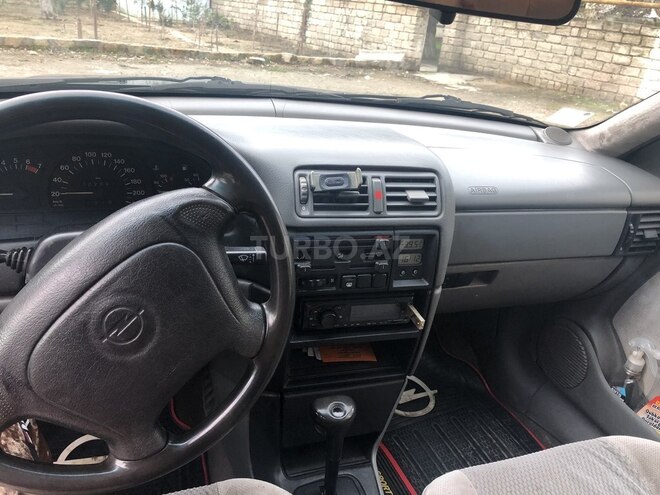 Opel Vectra 1995, 260,000 km - 1.8 l - Bakı