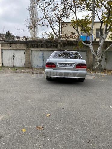 Mercedes E 280 1999, 240,000 km - 2.8 l - Bakı