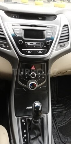 Hyundai Elantra 2015, 131,456 km - 1.8 l - Bakı