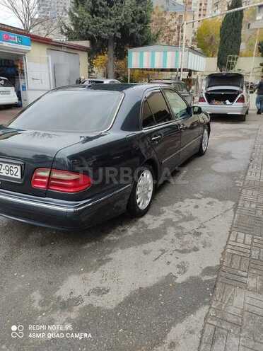 Mercedes E 240 2000, 301,000 km - 2.4 л - Bakı