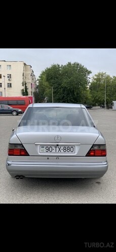 Mercedes E 280 1995, 320,000 km - 2.8 л - Bakı