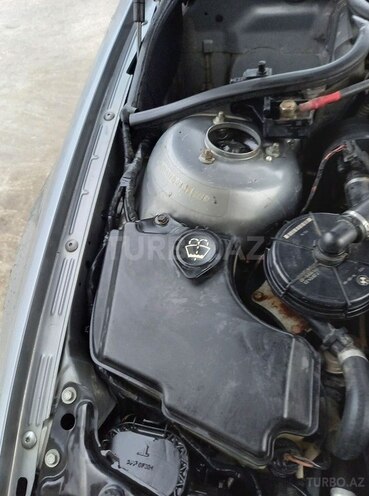 BMW 325 2004, 299,000 km - 2.5 l - Bakı