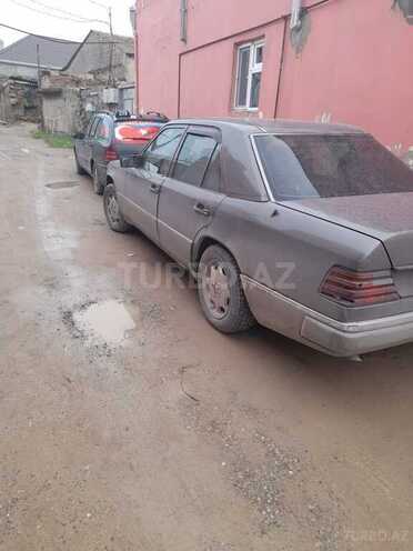 Mercedes E 200 1992, 450,000 km - 2.0 l - Bakı