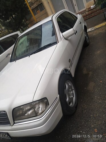 Mercedes C 220 1995, 235,000 km - 2.2 l - Bakı